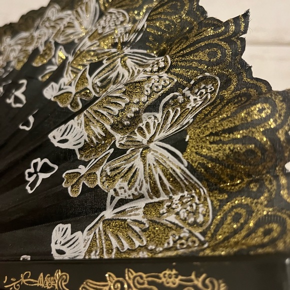 🍄 3/$20 12 pack party favor fans - Picture 5 of 7